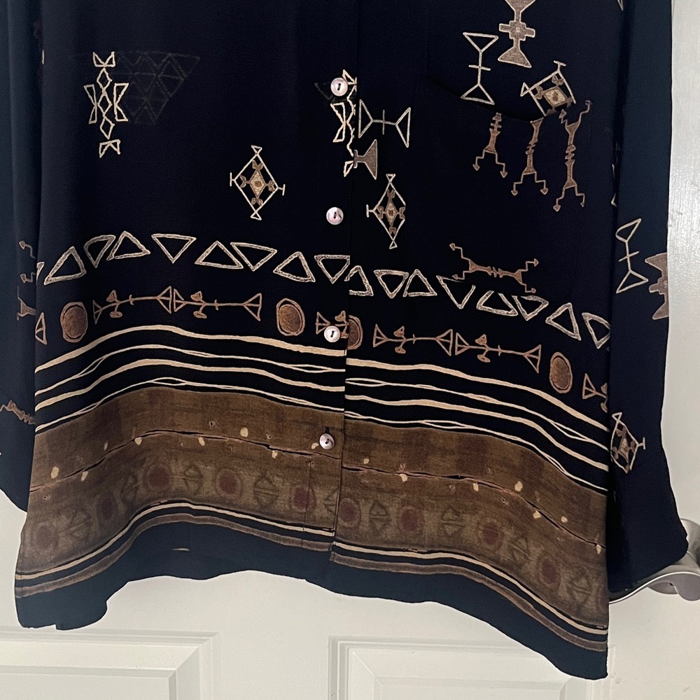 Chico's Vintage Black, Brown Tribal Patterned Button Down Shirt size 2 = Large - Picture 3 of 10
